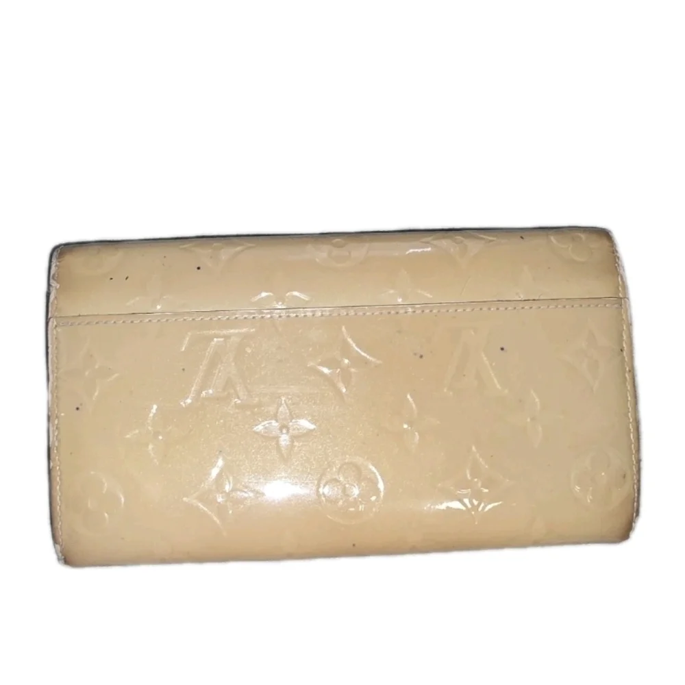 Authentic Louis Vuitton Light Yellow Vernis Monogram Long Snap Sarah Wallet